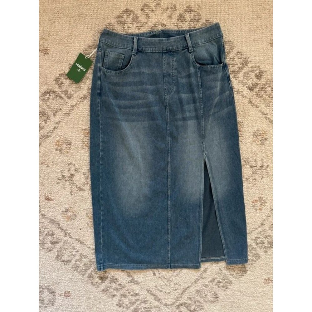 Halara women’s pull-on denim skirt w/ side slit - size L